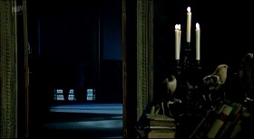 『処女の生血』 1974　約3分：ドラキュラの城　手前の書斎から奥へ連なる部屋