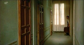 『処女の生血』 1974　約46分：館　二階(?)廊下