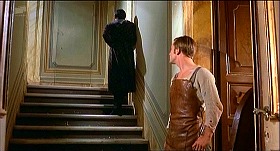 『処女の生血』 1974　約1時間8分：館　二階への階段