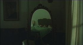 『ザ・ショック』 1977　約17分：楕円形の鏡