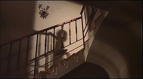 『ザ・ショック』 1977　約1時間13分：階段、下から
