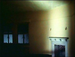 『怪奇！巨大蜘蛛の館』 1978　約0分：二階、暖炉のある部屋