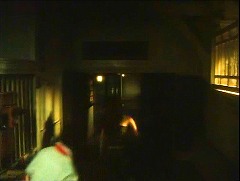 『ＨＯＵＳＥ ハウス』 1977　約56分：玄関広間　右に階段　左奥が広間方面