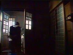 『麗猫伝説』 1983　約1時間12分：奥に扉口