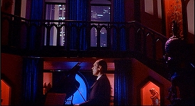『インフェルノ』 1980　約1時間23分：エリーゼの部屋の階段ホール