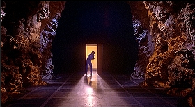 『インフェルノ』 1980　約1時間40分：洞窟風彫像の部屋