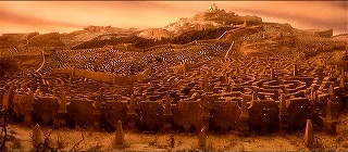 『ラビリンス －魔王の迷宮－』 1986　約14分：迷路　奥に城