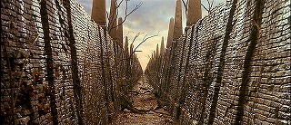 『ラビリンス －魔王の迷宮－』 1986　約17分：門を入った先の通路