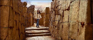 『ラビリンス －魔王の迷宮－』 1986　約24分：石の迷路