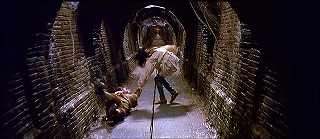『ラビリンス －魔王の迷宮－』 1986　約36分：地下通路