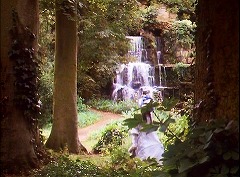 『ノーサンガー・アベイ』 1987　約29分：滝～ボーウッド・ハウスの庭園