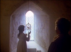 『ノーサンガー・アベイ』 1987　約53分：壁龕状の窓＋鳥籠