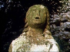 『ノーサンガー・アベイ』 1987　約1時間19分：「無名の女性像」