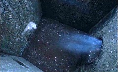『デモンズ' 3』 1989　約1時間20分：狭いトンネルの先、真上から