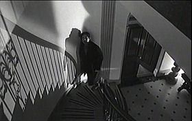 『ナディア』 1994　約59分：ニューヨークのアパルトマン、階段、上から