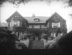 『虹男』 1949　約16分：摩耶家の屋敷＝旧古河庭園の洋館