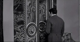 Un angelo per Satana　1966　約5分：書斎の扉