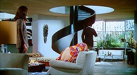 『ファイブ・バンボーレ』 1970　約24分：二階への螺旋階段