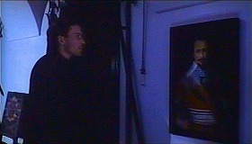 『デ　ジャ　ヴュ』 1987　約28分：城　二階(?)廊下　右の壁にイェナチュの肖像