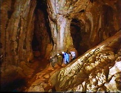 『白蛇伝説』 1988　約51分：ストーンリッグ洞窟