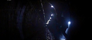 『レリック』 1997　約1時間0分：地下の坑道