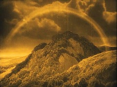 『ニーベルンゲン　第一部　ジークフリート』 1924　約1分：山と虹