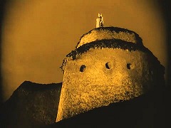 『ニーベルンゲン　第二部　クリームヒルトの復讐』 1924　約1時間43分：フン族の城の塔のクリームヒルト