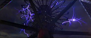 『K-20 怪人二十面相・伝』 2008 　約1時間47分：放電するテスラ装置
