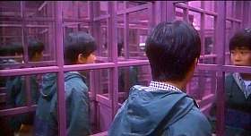 『学校の怪談２』 1996　約1時間21分：鏡の迷路風の空間