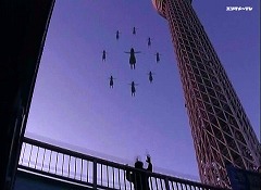 『戦慄怪奇ファイル コワすぎ！ FILE-02 震える幽霊』 2012　約1時間5分：東京スカイツリー近くの歩道橋の上空に現われた何者か