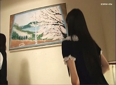 『戦慄怪奇ファイル コワすぎ！ FILE-04 真相！トイレの花子さん』 2013　約34分：一階と二階の間の踊り場＋壁に絵