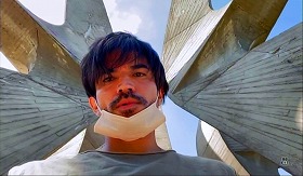 『すべて、至るところにある』 2024　約26分：ジェイ　セルビアのコスマイ山地公園、コスマイ・パルチザン部隊戦死兵慰霊碑