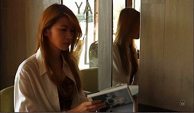 『すべて、至るところにある』 2024　約47分：エヴァ　北マケドニアのゴスティヴァル　本を見る