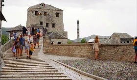 『すべて、至るところにある』 2024　約1時間12分：エヴァ　モスタールの古い橋（スタリ・モスト）