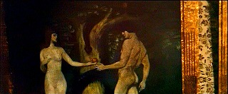 『悪魔のはらわた（フレッシュ・フォー・フランケンシュタイン）』 1973　約41分：男爵夫人の部屋、壁にフォン・シュトゥック《誘惑》(1891)