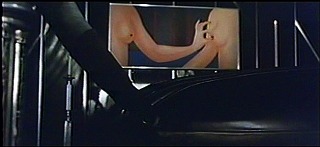 『ホーリー・マウンテン』 1973　約45分：火星を守護星とする武器製作者イスラのくだりの冒頭 － フォンテーヌブロー派《ガブリエル・デストレとその妹（双子のウェヌス）》(1594年頃)の部分