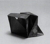 堀内正和《反転欠落立方体（立方体のそとがわ）》 1989