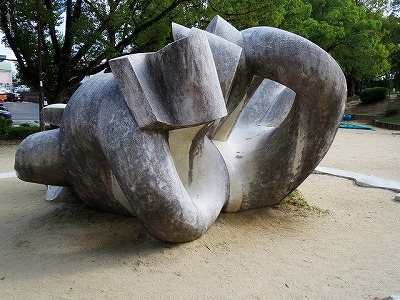 安永良徳《海の幻想》1958　名古屋、虹が丘公園（2024/11/8）；公園入口側より右へ